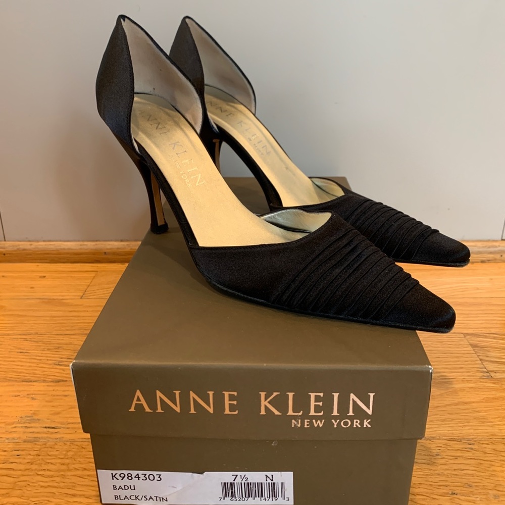 Ann Klein Black Satin Heels sz 7 1/2 N